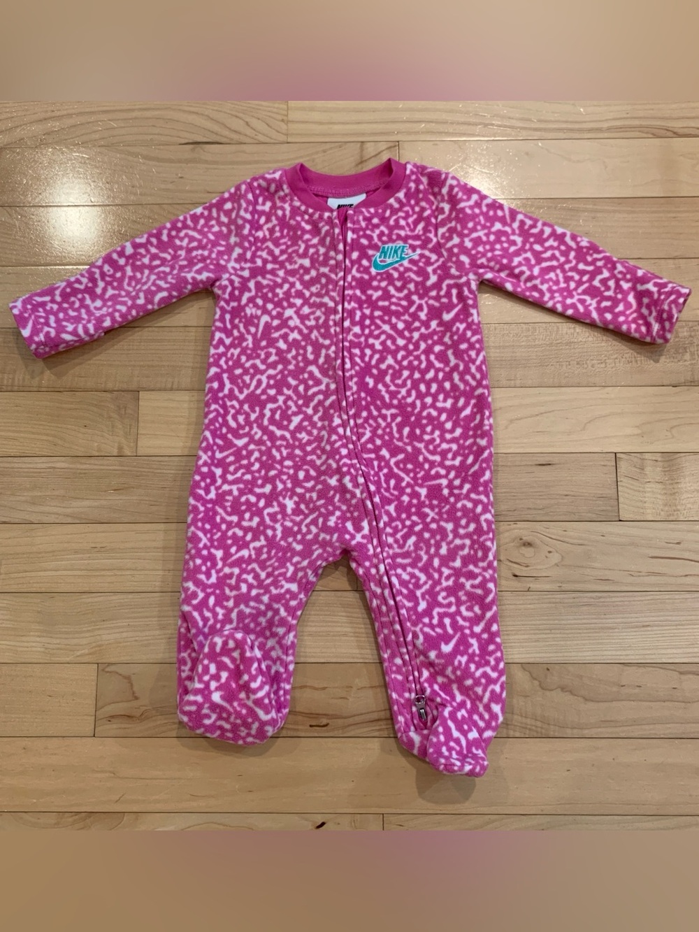 Nike Baby Girl Fleece Footed Sleeper Size 3 Months (3M)